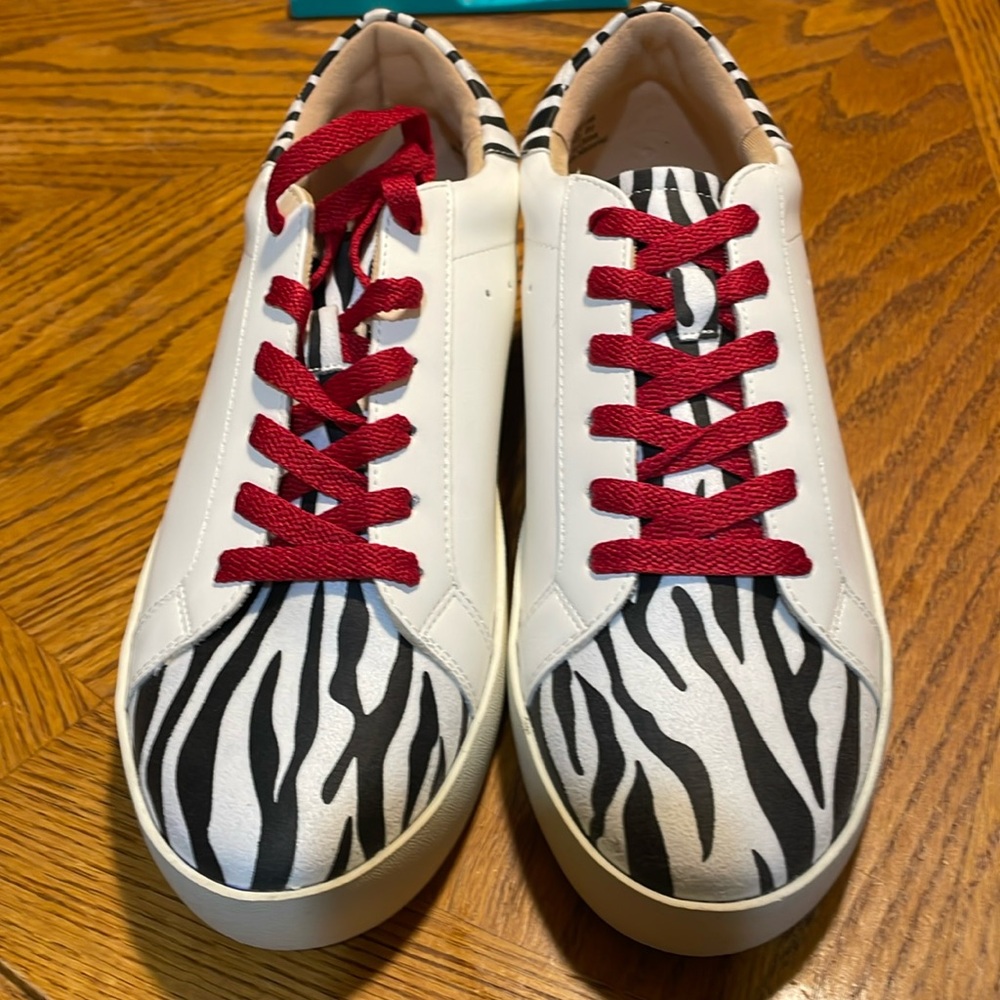 Zebra comfort foam 8 1/2 wide shoes
